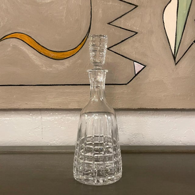 Traditional Mid 20th Century Edwardian Style Cut Crystal Decanter For Sale - Image 3 of 7