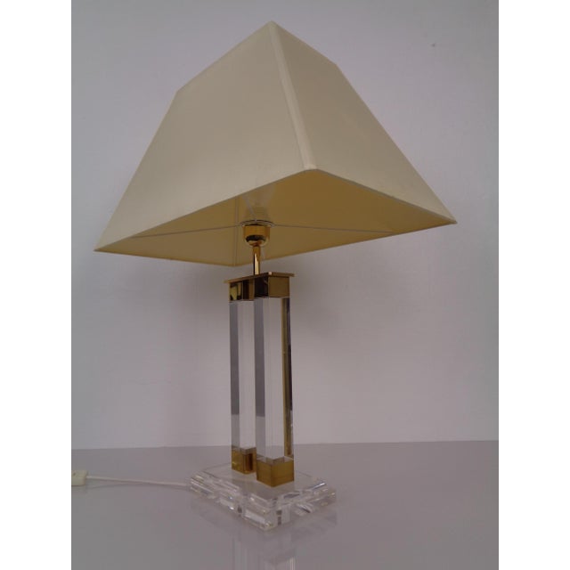 Hollywood Regency Hollywood Regency Acrylic Glass & Brass Table Lamp, Italy, 1970s For Sale - Image 3 of 16