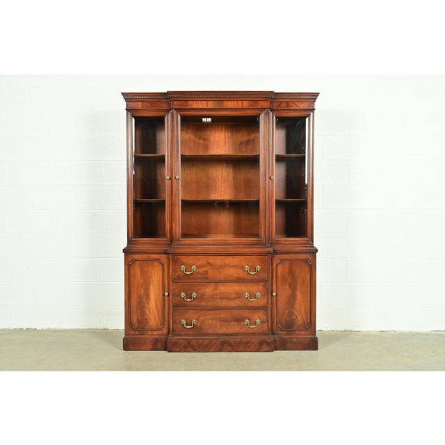 White Furniture Georgian Flame Mahogany Breakfront Bookcase Cabinet, Circa 1960s For Sale - Image 16 of 16