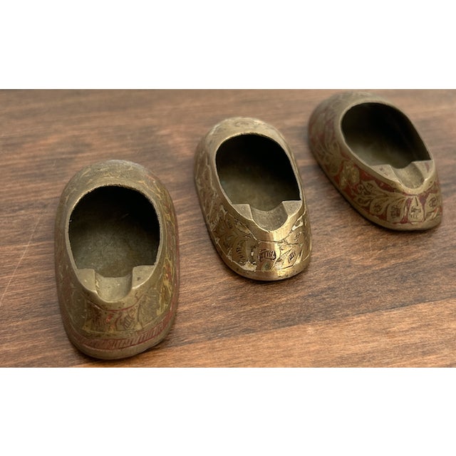 Set of Three Vintage Brass Shoe-Shaped Pocket Ashtrays Made in G. L. India For Sale - Image 9 of 18