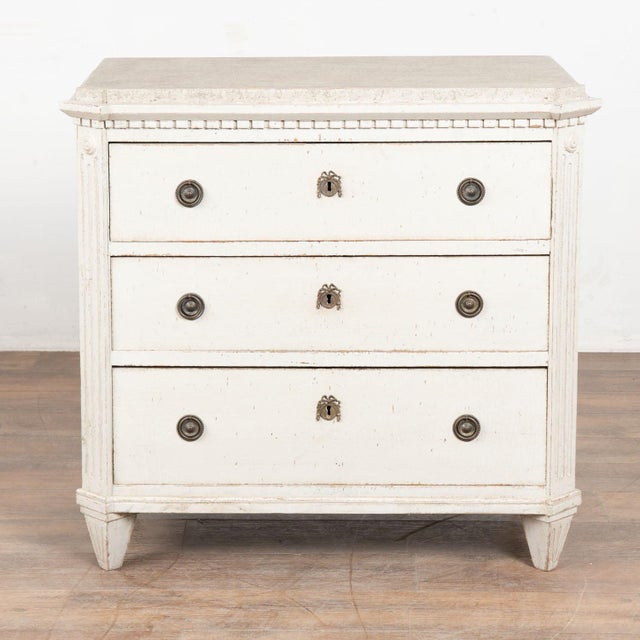 Gustavian (Swedish) Early 19th Century Swedish Gustavian Chest of Three Drawers For Sale - Image 3 of 15