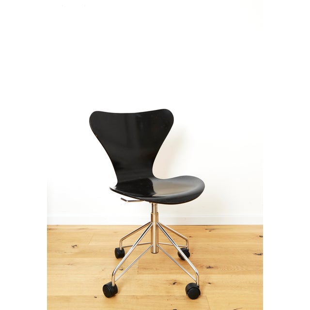 Condition: The seat shell shows signs of wear. The height adjustment works perfectly. This piece has an attribution mark,...