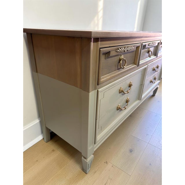 Ecru 1970s Refinished Elegant Hollywood Regency Dixie Furniture Dresser in Cream & Natural Oak Tones For Sale - Image 8 of 10