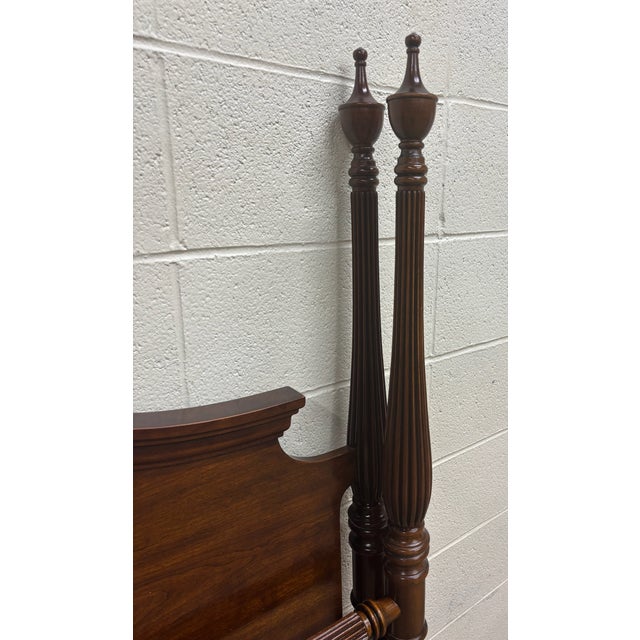 Late 20th Century Vintage Drexel Heritage Queen Size Traditional Style Low Poster Pediment Bed For Sale - Image 5 of 10