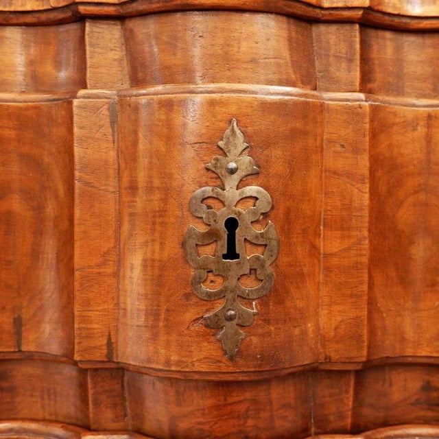 French Crossbow Front Chest of Drawers in Walnut, 18th Century For Sale - Image 10 of 15