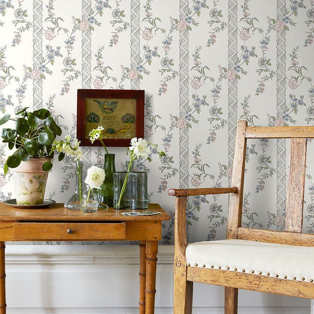 A charming convergence of florals and stripes, Slottsteatern was inspired by an 18th-century Gustavian pattern. This...