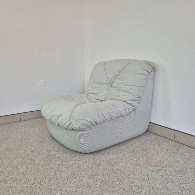 Vintage Italian Lounge Chair in Off-White Upholstery, 1970s For Sale - Image 4 of 12