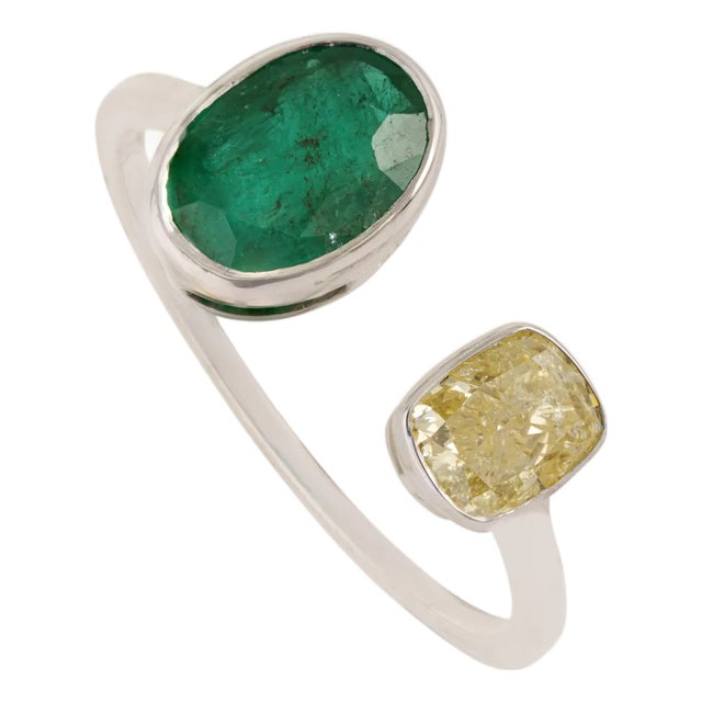 Modern Toi Et Moi Emerald & Yellow Diamond Bypass Ring Size 9, 1.88ct in 18k White Gold For Sale
