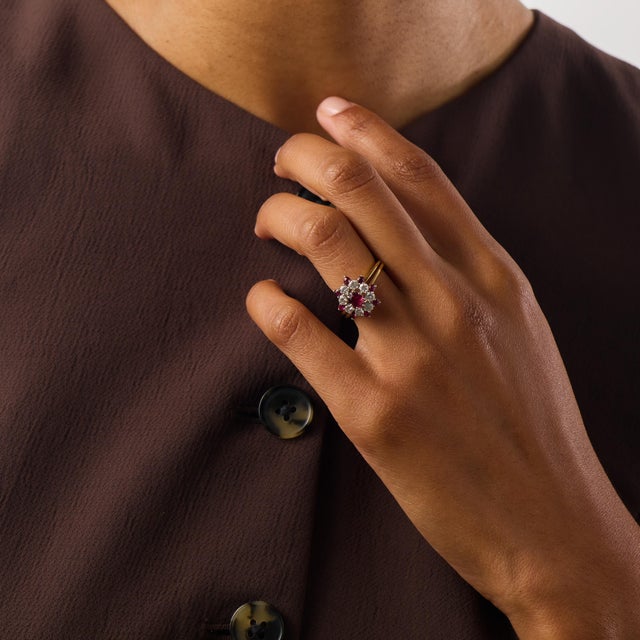 Vintage Ruby Diamond 18k Gold Cluster Ring, Size 6.5 For Sale - Image 4 of 7