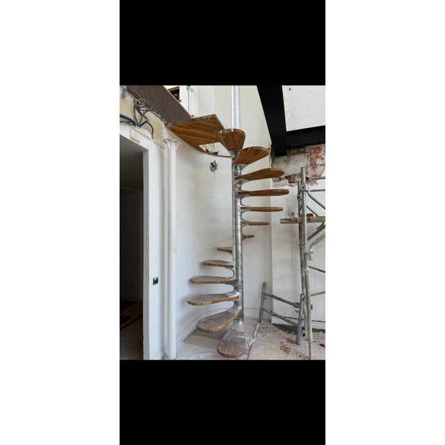 Roger Tallon Spiral Staircase with Thirteen Steps from Roger Tallon, 1970 For Sale - Image 4 of 5