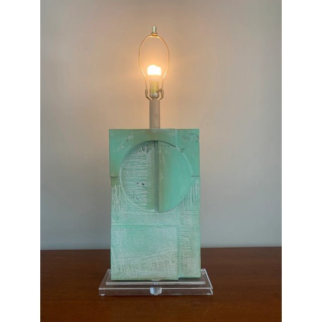 1980s Brutalist Acrylic and Plaster Table Lamp by Casual Lamps For Sale In Miami - Image 6 of 9