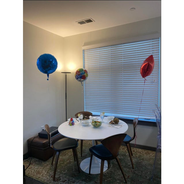 Description Authentic Knoll Saarinen Tulip dining table designed by Eero Saarinen. Features a 48" round white top paired...