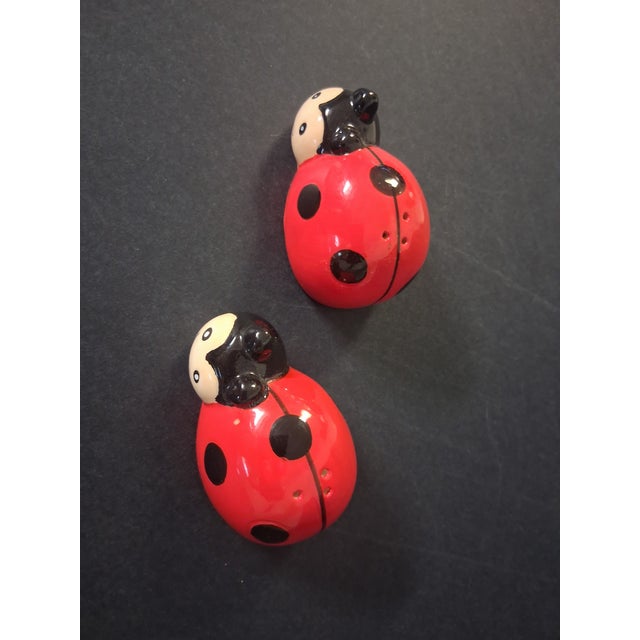 Mid Century Modern Kitschy Ceramic Ladybug Salt & Pepper Shakers- A Pair For Sale - Image 4 of 9