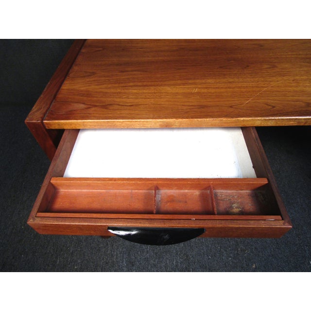 1960s Vintage Modern Walnut Writing Desk Attributed to Harvey Probber For Sale - Image 9 of 9