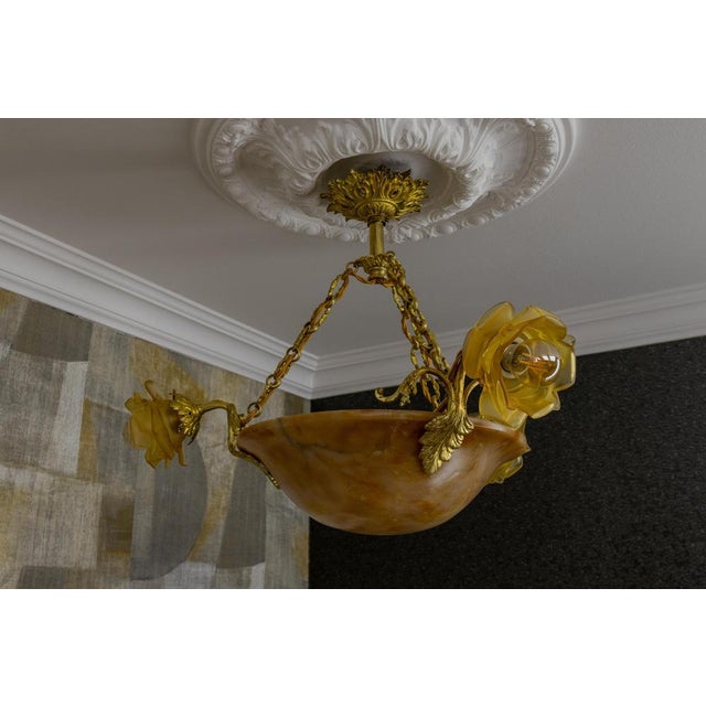 Metal French Neoclassical Style Amber Alabaster and Frosted Glass Chandelier, 1920 For Sale - Image 7 of 18