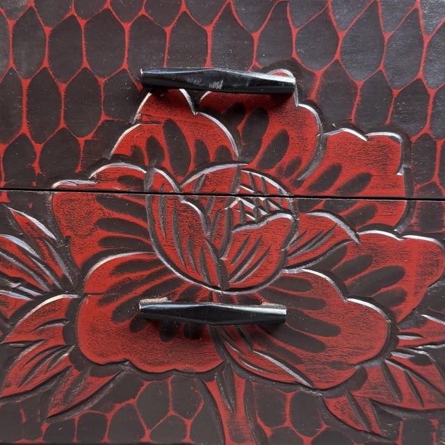 Mid-Century Modern Small Kamakura-Bori Haribako Peony Jewellery Chest, Japan, 1970s For Sale - Image 3 of 10