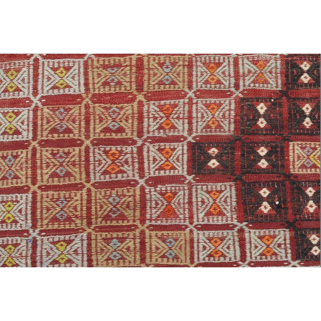1960s Salmon Coloured Oushak Kilim Rug - 60"x126" For Sale - Image 9 of 13
