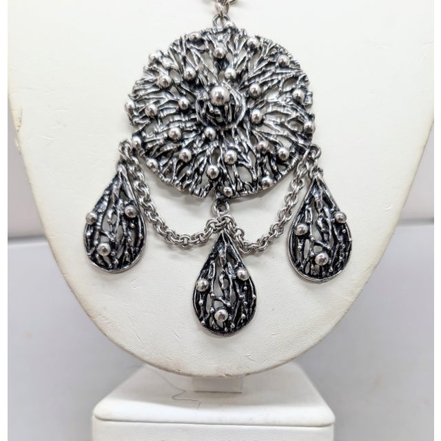 1970s Vintage Signed Napier Silvertone Brutalist Pendant Necklace For Sale - Image 5 of 9