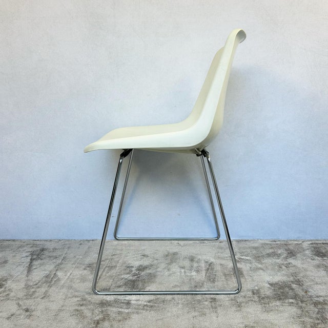Polypropylene Chairs with Chrome Sled Bases by Robin & Lucienne Day for Hille, 1960s, Set of 6 For Sale - Image 10 of 15