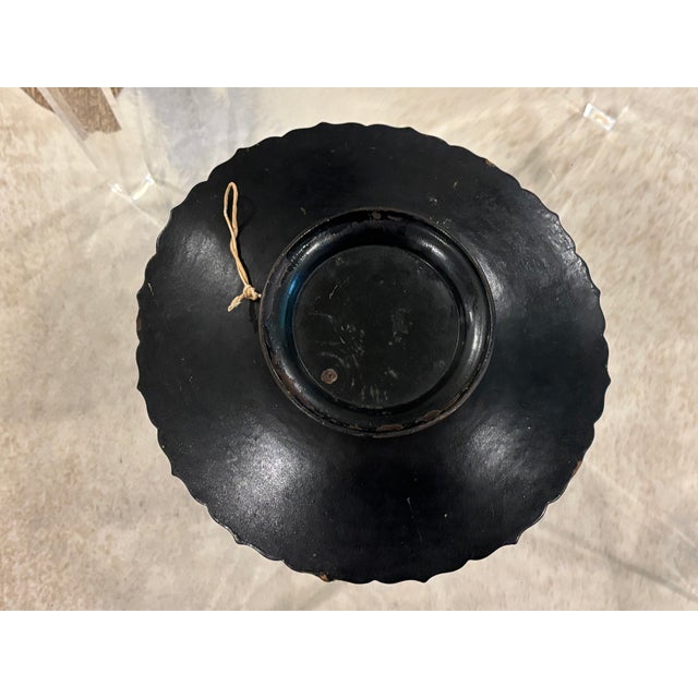 Antique English Chinoiserie Black Papier-Maché Scalloped Edge Pedestal Dish / Decorative Wall Plate For Sale - Image 15 of 17