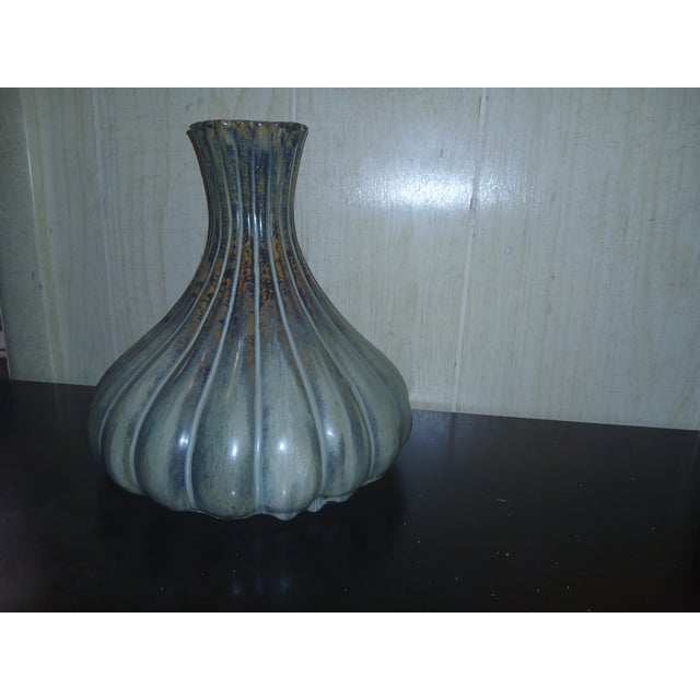 1960s Vintage Blue Green and Gold Drip Glaze Studio Art Pottery Fluted Onion Vase For Sale - Image 5 of 6