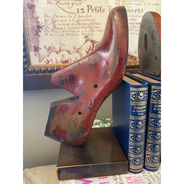 Fabulous Vintage wood/metal shoe forms turned into book ends! Size 61/2 B, beautiful burned orange varnished patina!