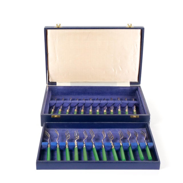 English English Sheffield Fish Cutlery Service Green Handles in Original Fitted Box For Sale - Image 3 of 11