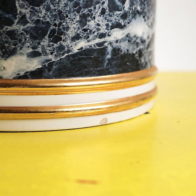 - Article that presents a signature on the bottom height: 25 diameter: 28 This piece is attributed to the mentioned...