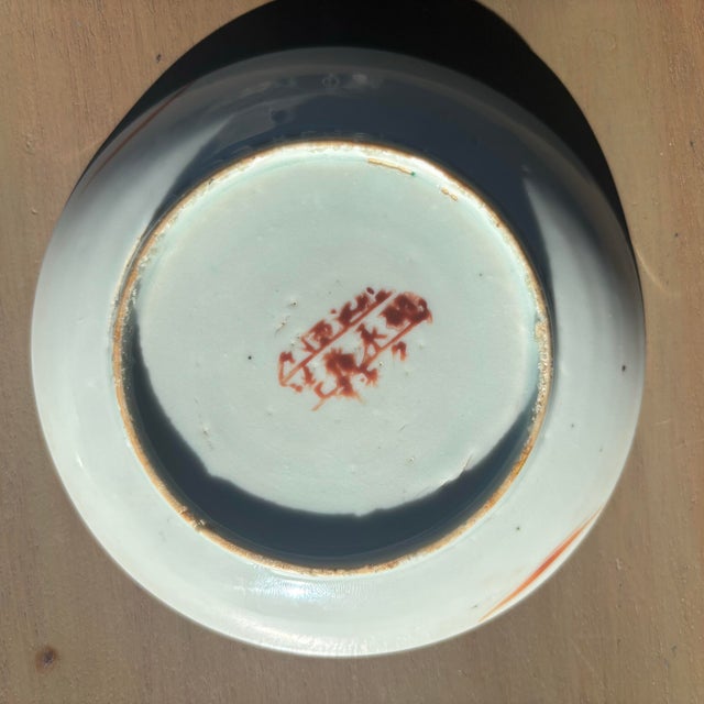 Late 19th Century Antique Chinese Late 19th Century Famille Rose Hand-Painted Porcelain ‘Appreciation’ Plate For Sale - Image 5 of 5