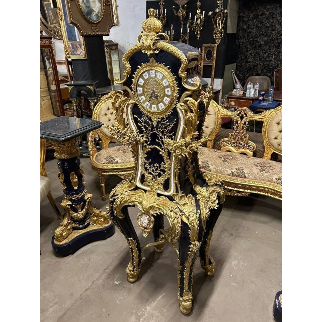 French French-Style Ornamental Clock with Gold Leaf Detailing, Royal Dark Blue Finish For Sale - Image 3 of 3