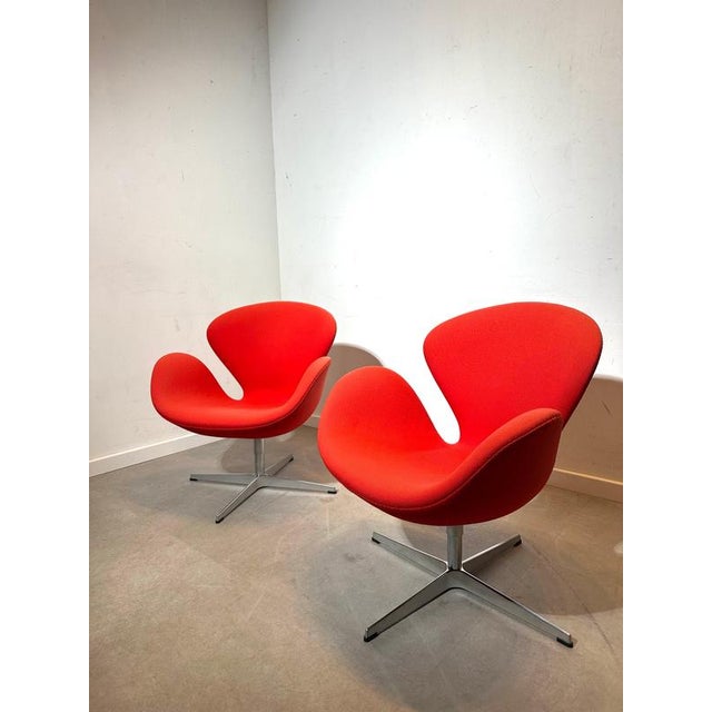 Arne Jacobsen Swan Chair by Arne Jacobsen for Fritz Hansen For Sale - Image 4 of 7