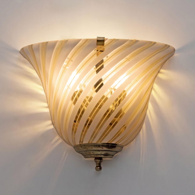 1960s Murano Glass and Brass Sconces in the style of Barovier & Toso, 1960s, Set of 2 For Sale - Image 5 of 10