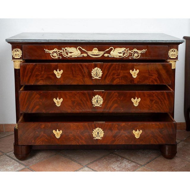 Antique Empire Style Chest of Drawers in Mahogany Veneer with a Gray Bardiglio Marble Top, France, Early 19th Century For Sale - Image 6 of 7