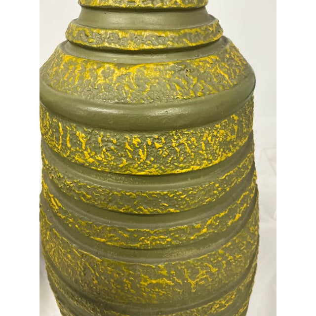 Ceramic Pair of 1960s Vintage Ceramic Lamps by Plasto Mfg.Co With Original Shades For Sale - Image 7 of 12