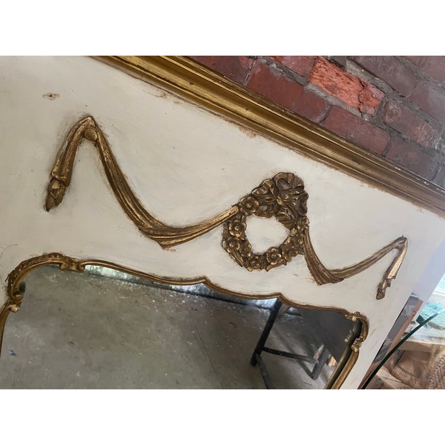 Italian Mid 20th Century Italian Console Wall Hall Painted Gold Gilt Mirror W/Wreath & Garland For Sale - Image 3 of 12