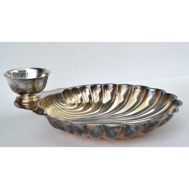 F.B. Rogers Silver Co. Mid-20th Century W. M. Rogers Silver Company Victorian Silverplate Clam Shell Scalloped Serving Bowl For Sale - Image 4 of 14