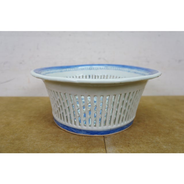 Mid 19th Century Antique Chinese Export Canton Blue White Reticulated Serving Plate & Basket For Sale - Image 5 of 17