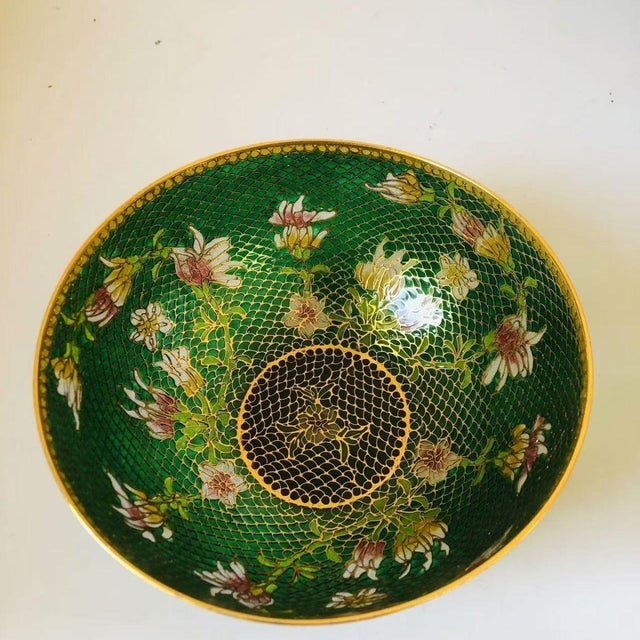 Vintage Cloisonné Enamel Eggshell Bowl – Emerald Green Ground With Gilt Floral Motif For Sale - Image 4 of 9