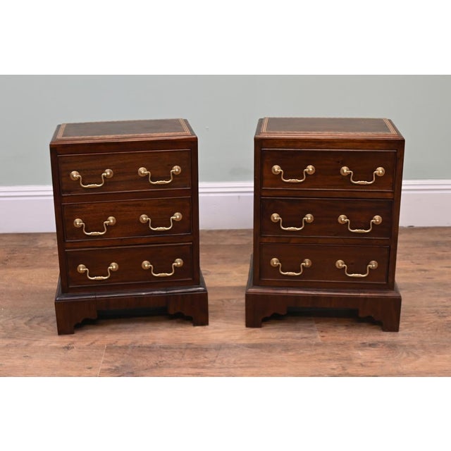 Wood Victorian Bedside Chests in Mahogany, 1890, Set of 2 For Sale - Image 7 of 7