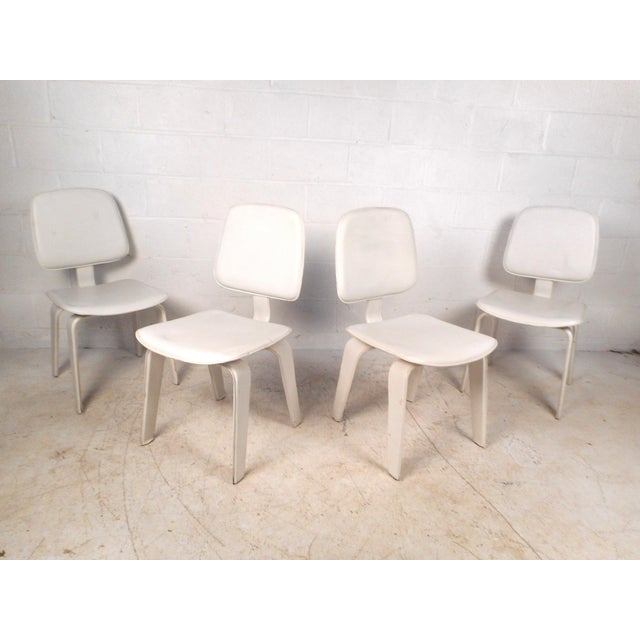 Set Of Four Mid Century Modern White Leather Dining Chairs Chairish