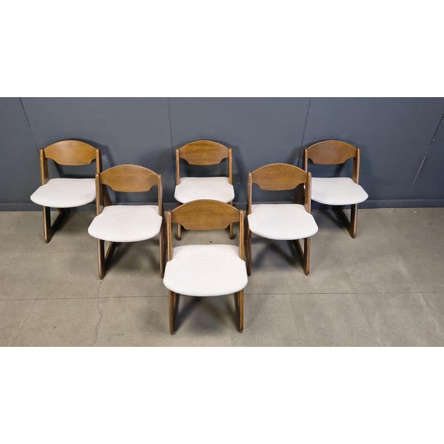 Nicely designed brutalist dining chairs with traingular wooden frames and bouclé fabric seats. Beautiful, timeless design...