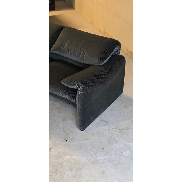 Maralunga 2-Seater Sofa in Black and Grey Velvet Fabric from Cassina, 1980s For Sale - Image 9 of 14
