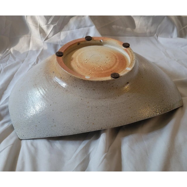 Cream 1990s Modernist Jennifer Owen Studio Pottery Footed Dish For Sale - Image 8 of 9