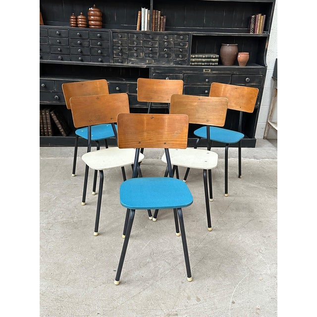 These chairs are in very good condition. The seat is comfortable. Seat height: 45 cm. Sold in sets of 6. I have official...