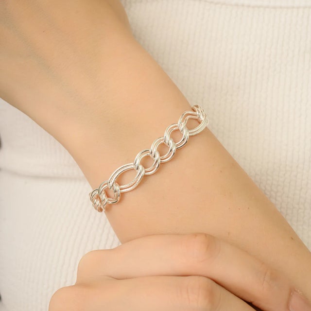 This classic link chain bracelet is a versatile and timeless piece for any jewelry collection. Crafted from high-quality...