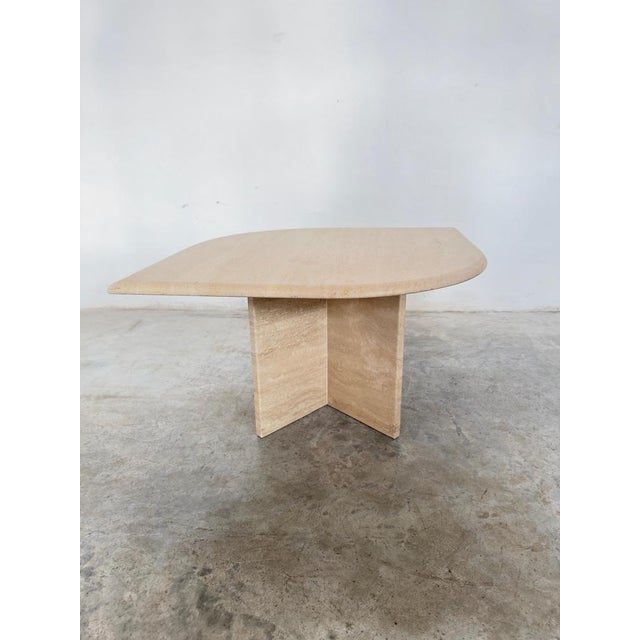 An elegant 1970s teardrop-shaped coffee table crafted from beautiful natural travertine. The sculptural organic...