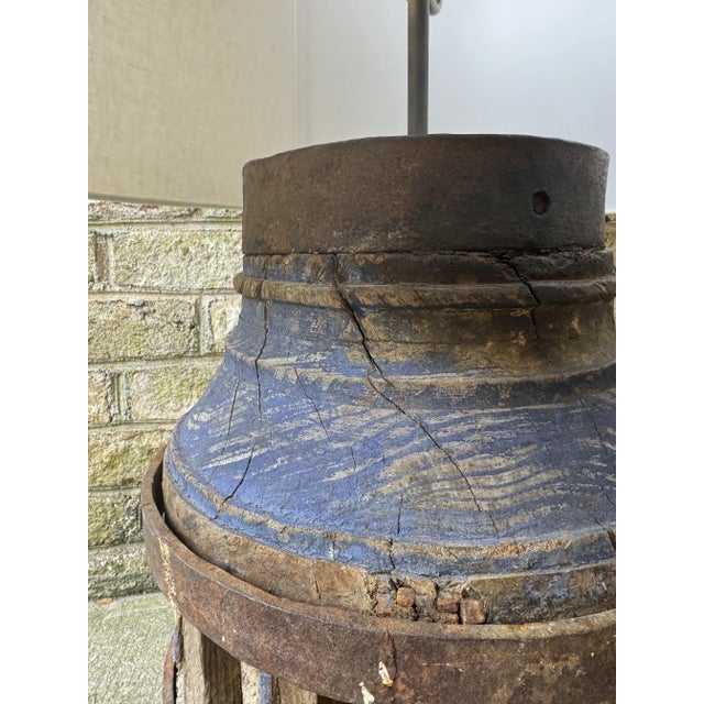 Vintage Wagon Wheel Table Lamp For Sale In New York - Image 6 of 12