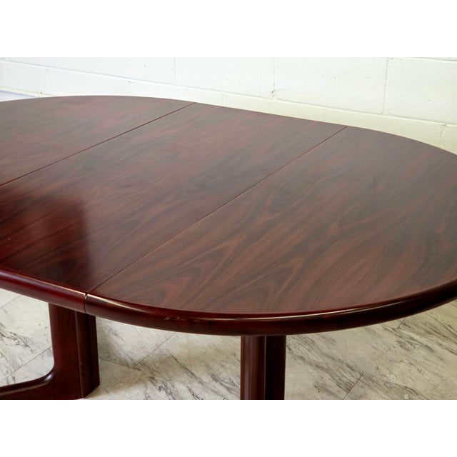 Late 20th Century Danish Rosewood Dining Table Attributed to Skovby For Sale In Richmond - Image 6 of 10