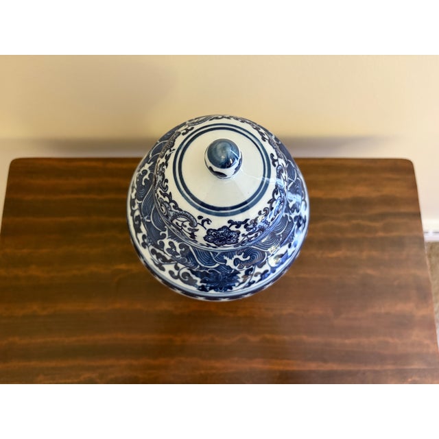 Late 20th Century Chinoiserie Blue and White Porcelain Ginger Jar For Sale In South Bend - Image 6 of 8