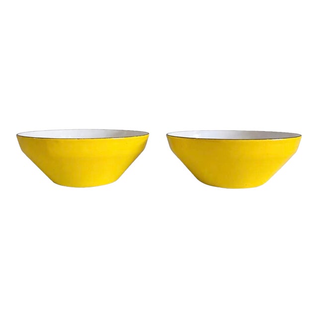 Vintage Yellow Enamel Bowls Set of 2 – Mid Century Kitchenware For Sale